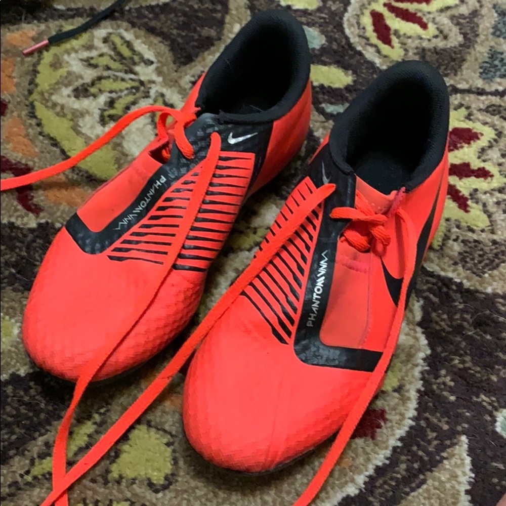 Boys 5Y Nike soccer cleats.